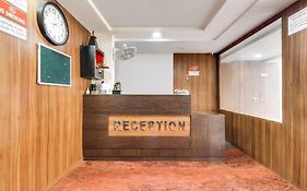 Super Capital O Seven Wonders Inn Near Sahara Ganj Mall
